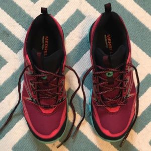 Merrill waterproof hiking shoe (Capra bolt)